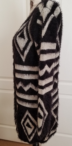 NWOT Michelle Nicole Geometric Women's Sweater - Picture 2 of 8